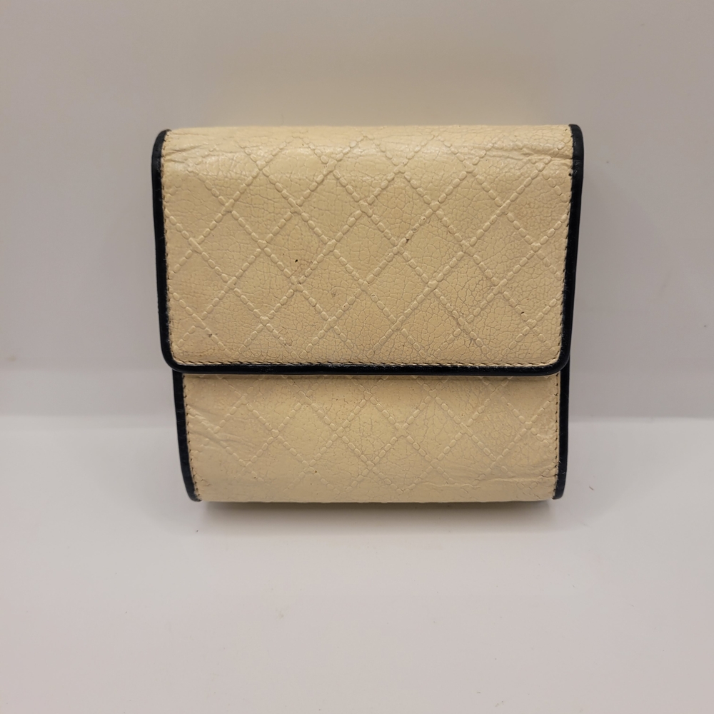Chanel Cream CC Caviar Leather Wallet - Picture 2 of 9